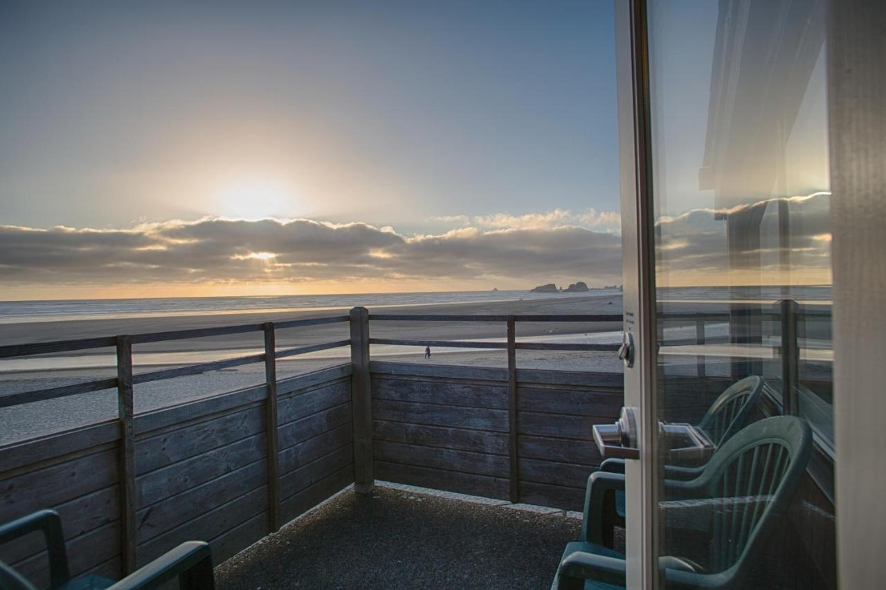 Flagship - Ocean Front Junior Suite at The Waves