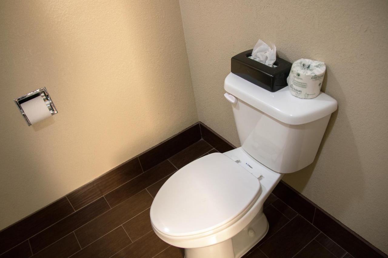 King Room - Non-Smoking at Days Inn by Wyndham Joplin