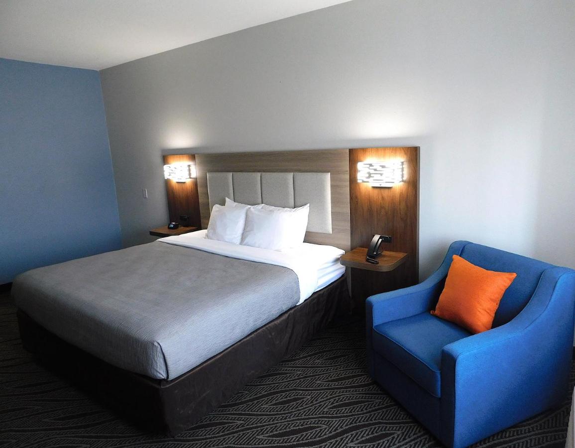 King Room - Non-Smoking at Quality Inn Pontiac