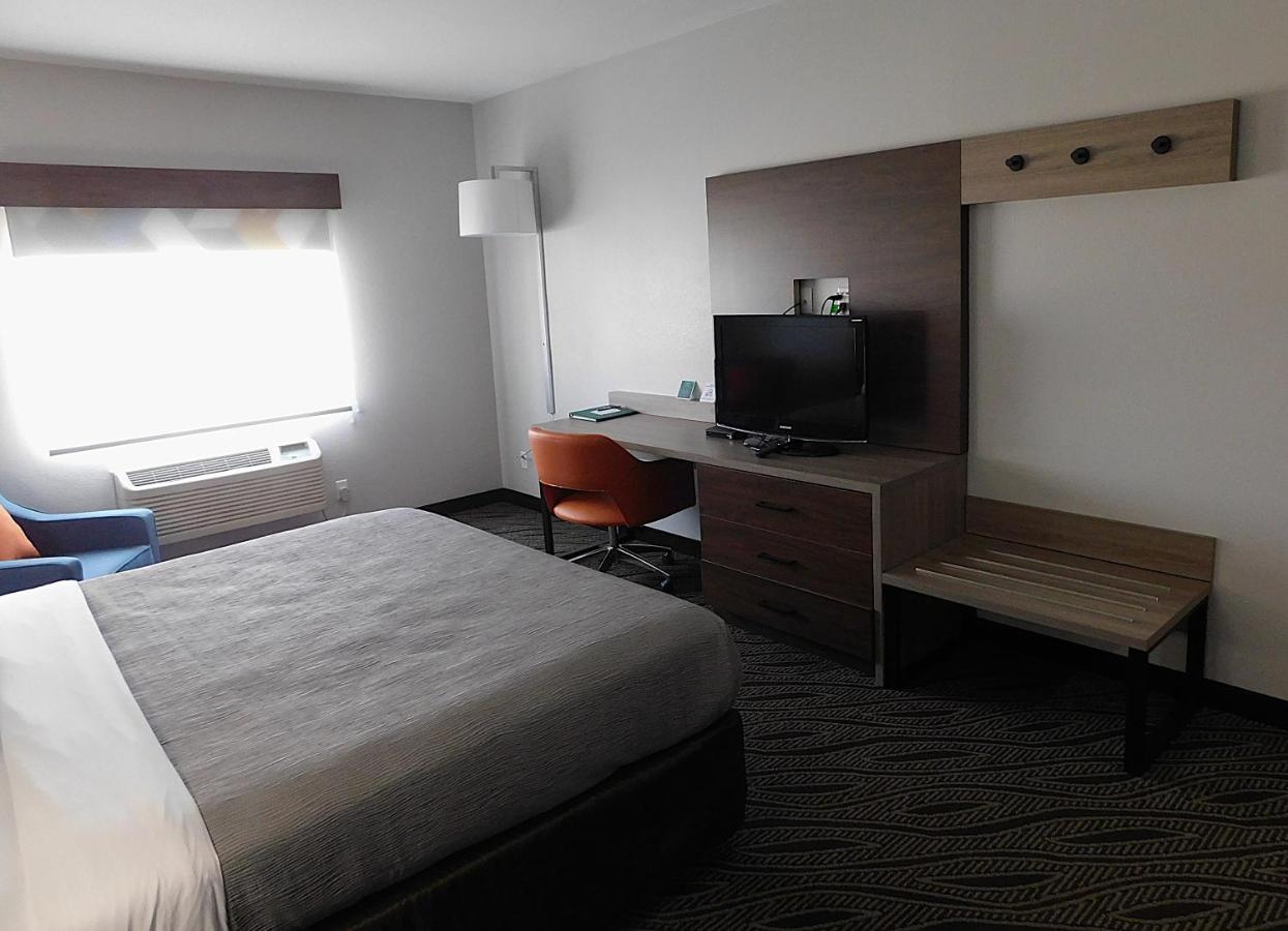 King Room - Non-Smoking at Quality Inn Pontiac