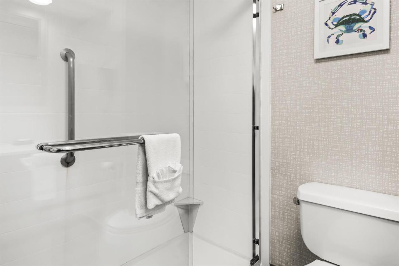 King Room - Non-Smoking at Hampton Inn Elkton