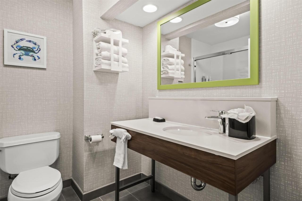 King Room - Non-Smoking at Hampton Inn Elkton