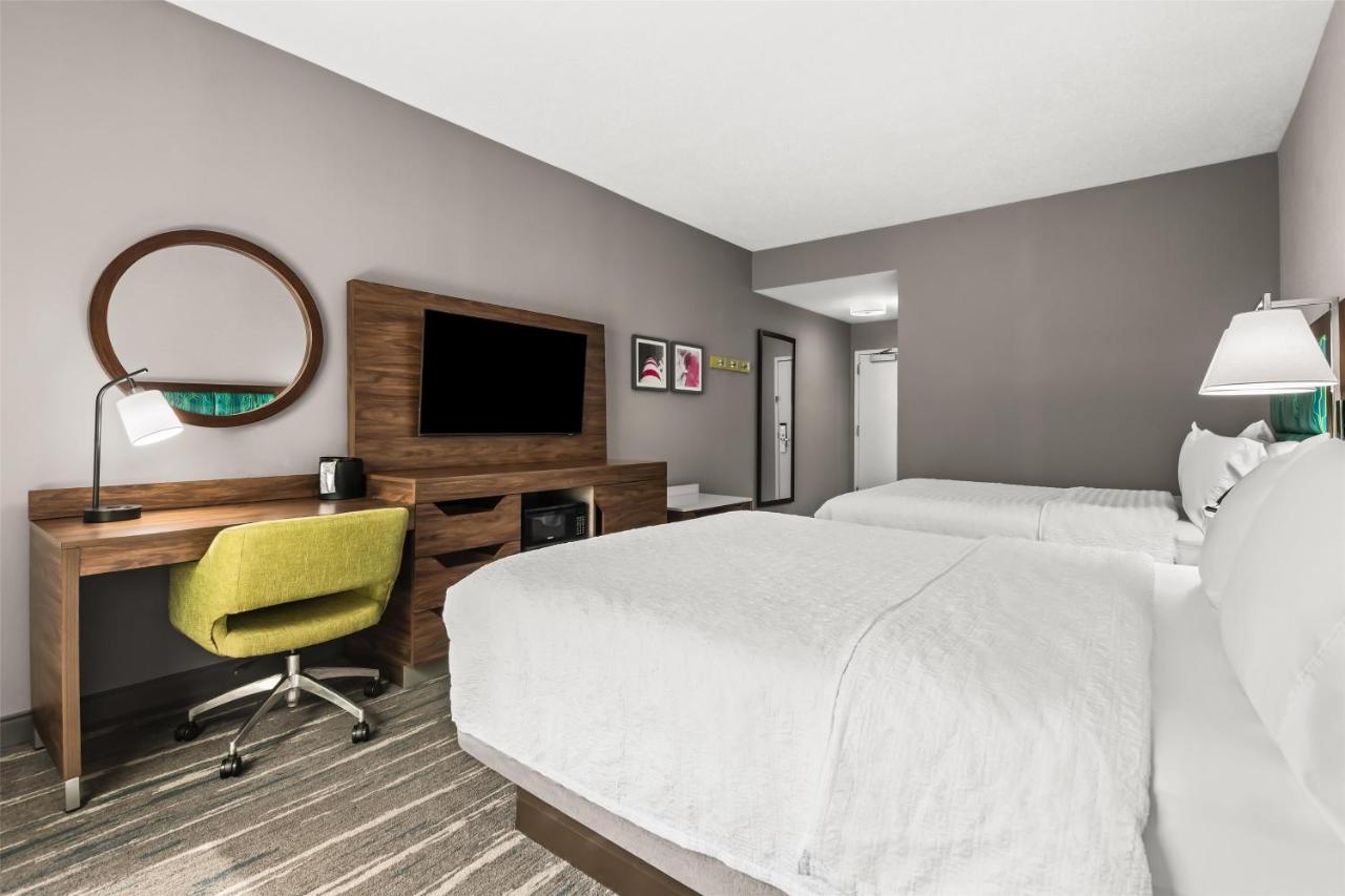 Queen Room - Non-Smoking at Hampton Inn Elkton