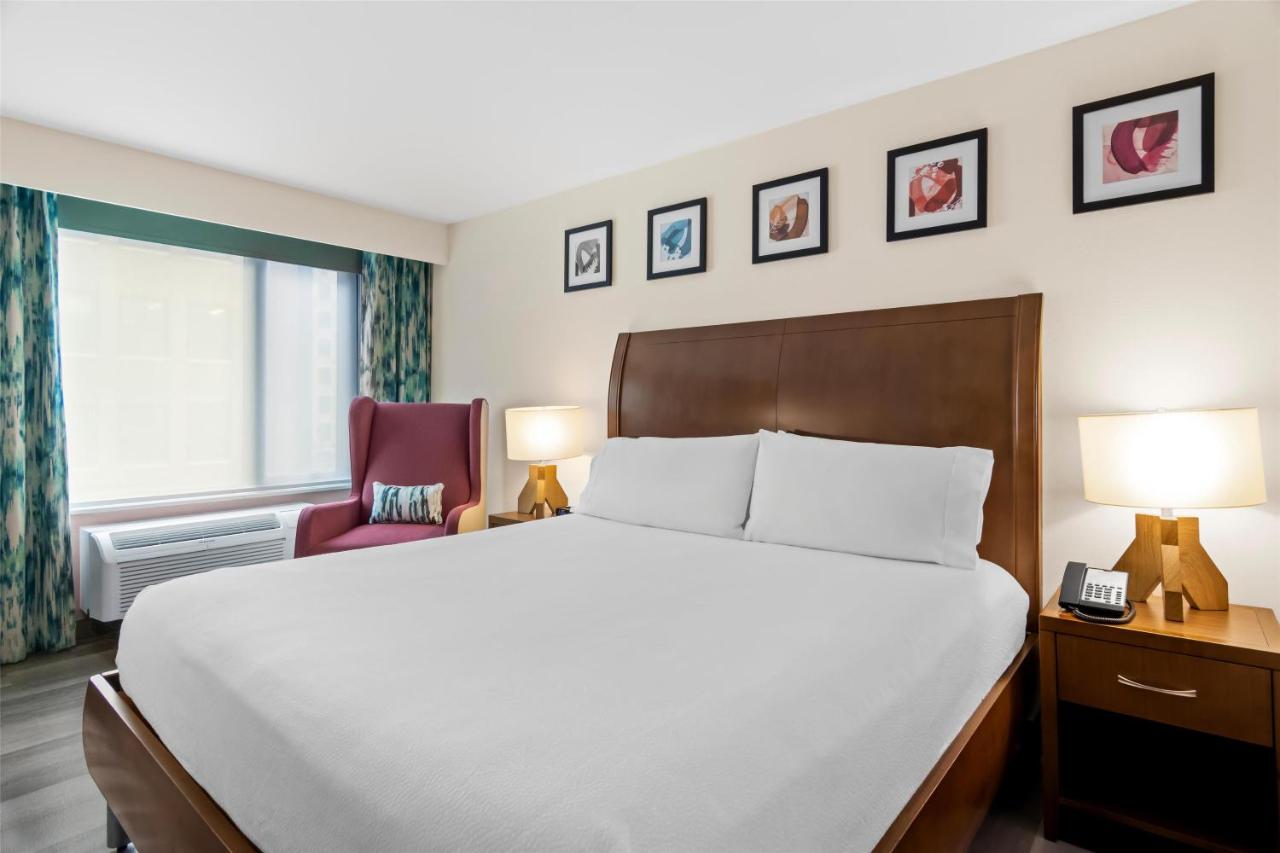 Premium King Room at Hilton Garden Inn Chicago Downtown Riverwalk
