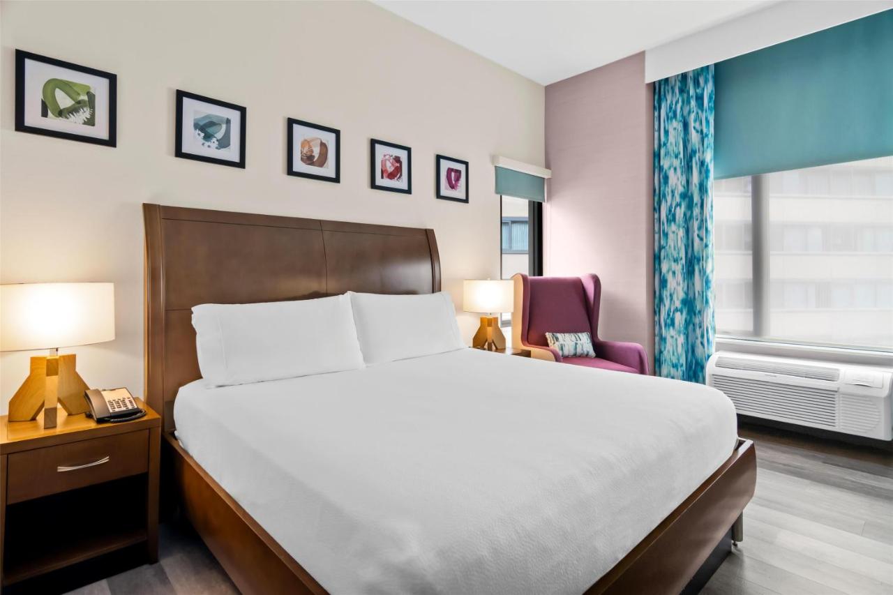 King Room at Hilton Garden Inn Chicago Downtown Riverwalk