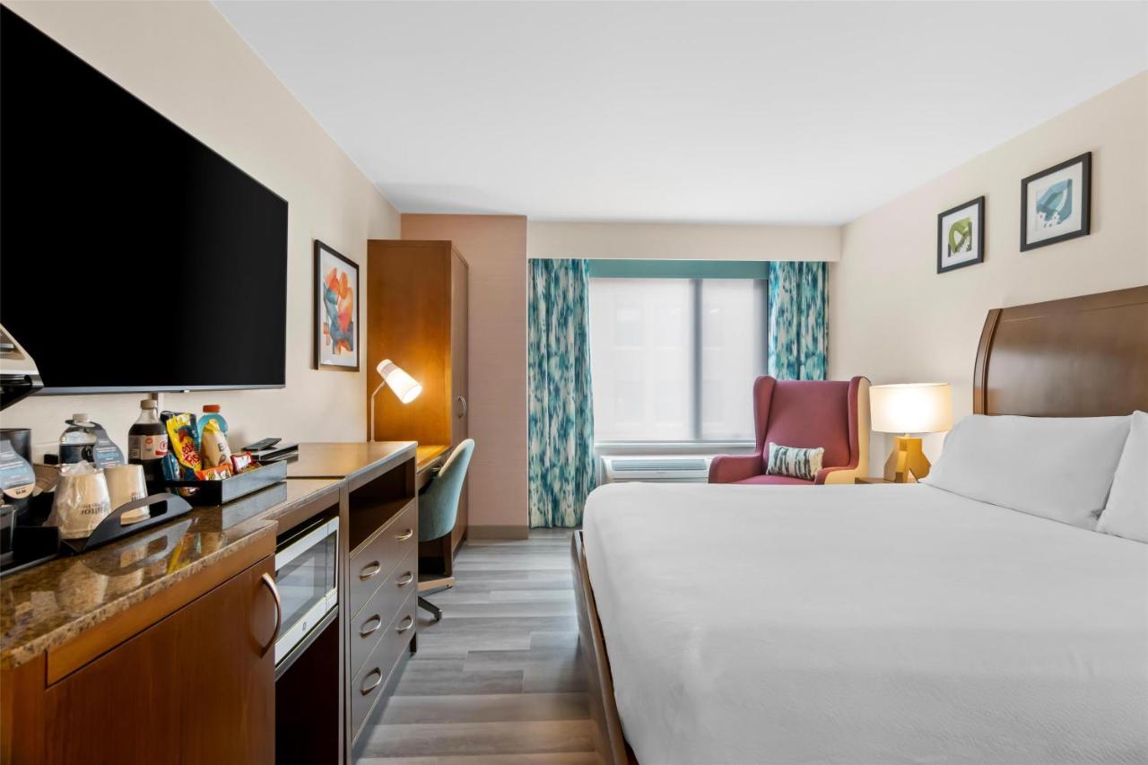 Premium King Room at Hilton Garden Inn Chicago Downtown Riverwalk