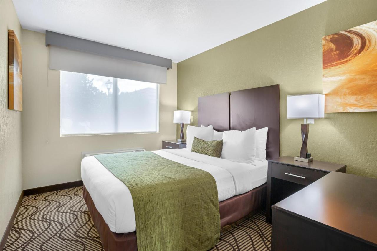 Queen Suite - Non-Smoking at Best Western Gold Country Inn