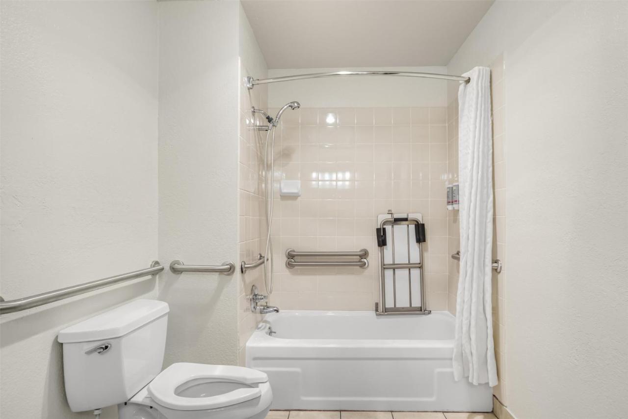Queen Room - Disability Access/Non-Smoking at Best Western Gold Country Inn