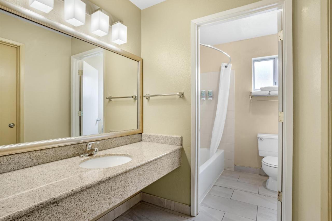 Queen Suite - Non-Smoking at Best Western Gold Country Inn