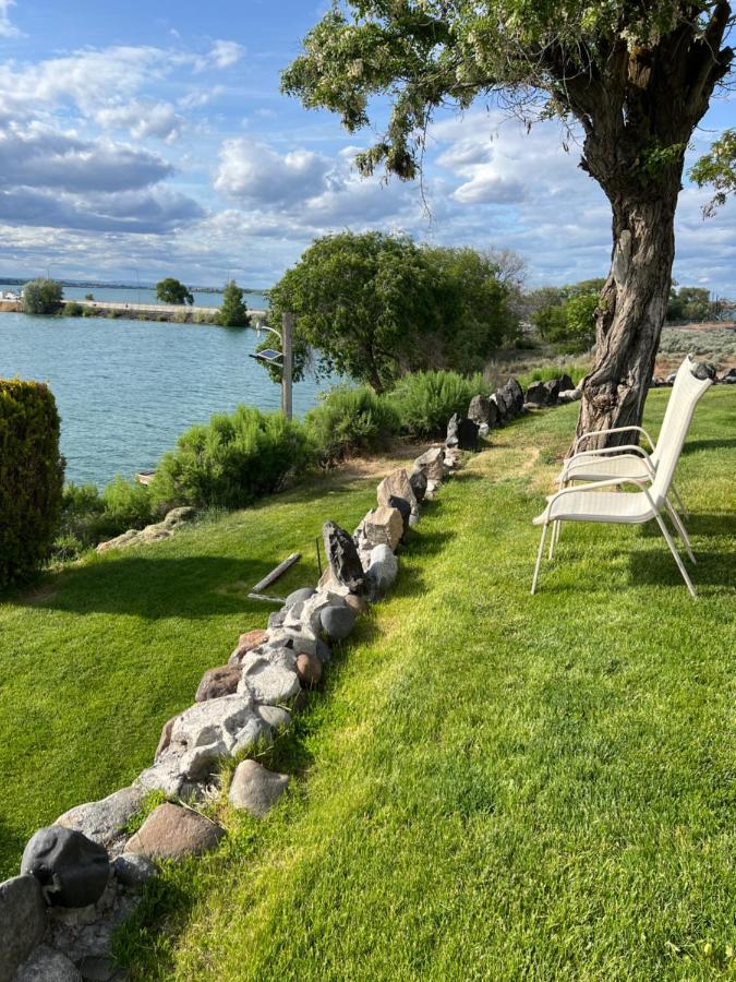 | Lakeshore Inn Water Front