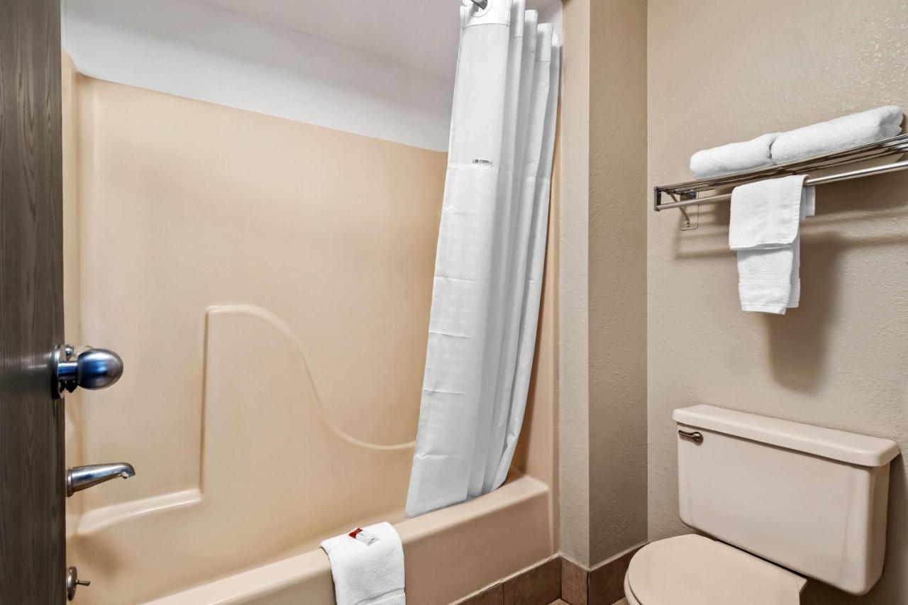 King Room - Non-Smoking at Days Inn by Wyndham Whitmore Lake/Ann Arbor/Brighton
