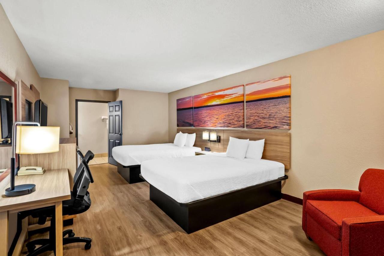 Queen Room with Two Queen Beds - Mobility Access/Non-Smoking at Days Inn by Wyndham Whitmore Lake/Ann Arbor/Brighton