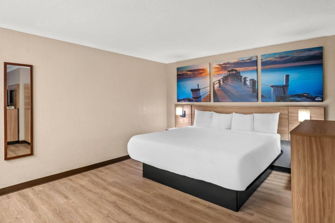 Studio Suite with Two Queen Beds - Non-Smoking at Days Inn by Wyndham Whitmore Lake/Ann Arbor/Brighton