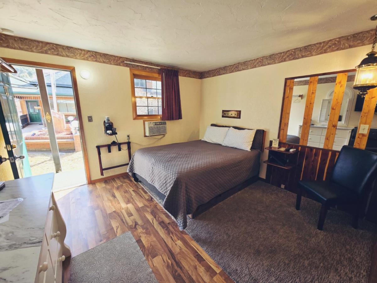  | Cedar Wood Inn