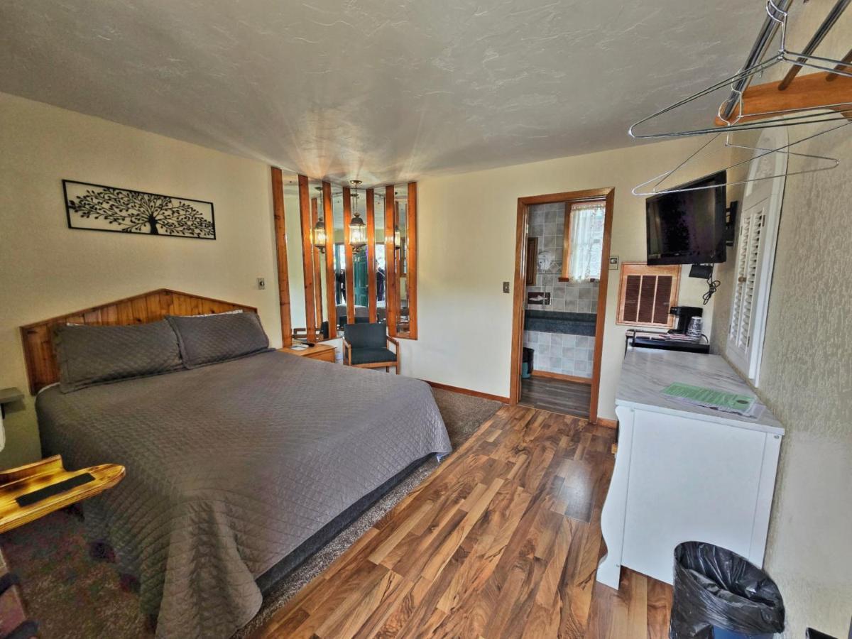  | Cedar Wood Inn