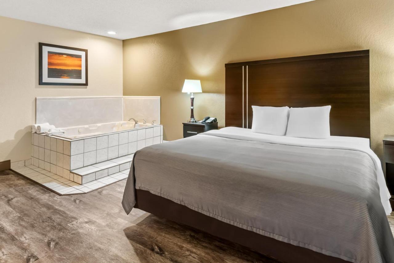 King Room with Whirlpool - Non-Smoking at Quality Inn & Suites - Granbury