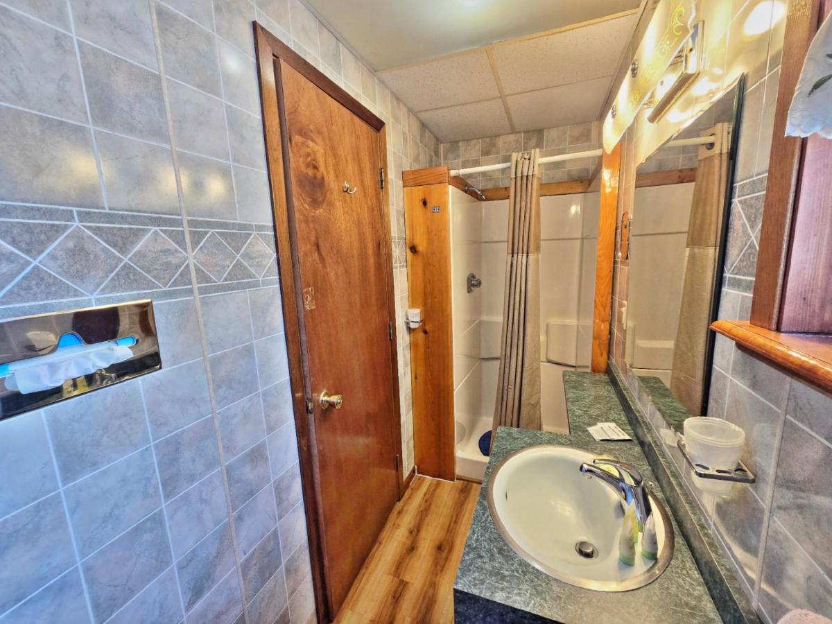  | Cedar Wood Inn