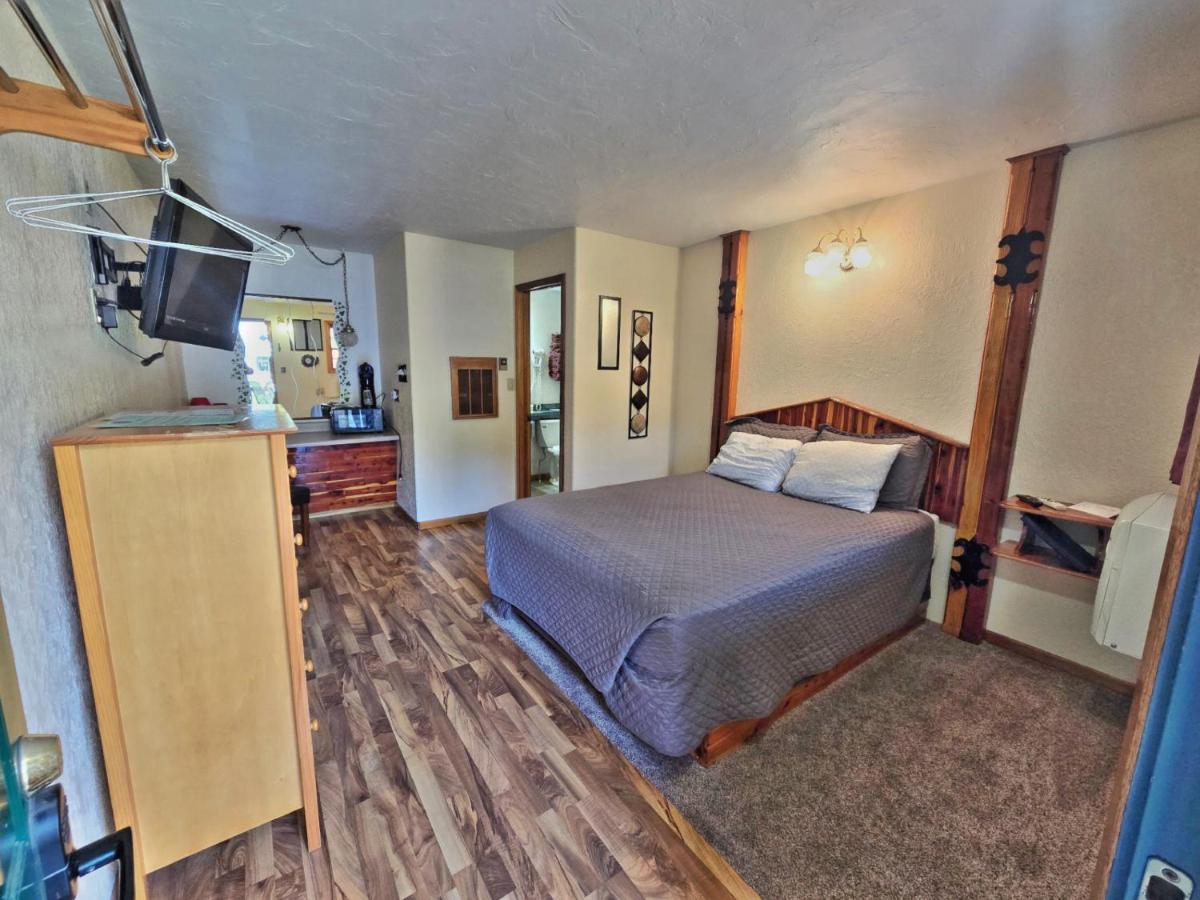  | Cedar Wood Inn