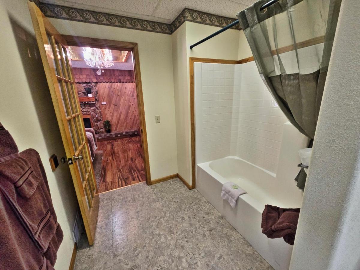  | Cedar Wood Inn