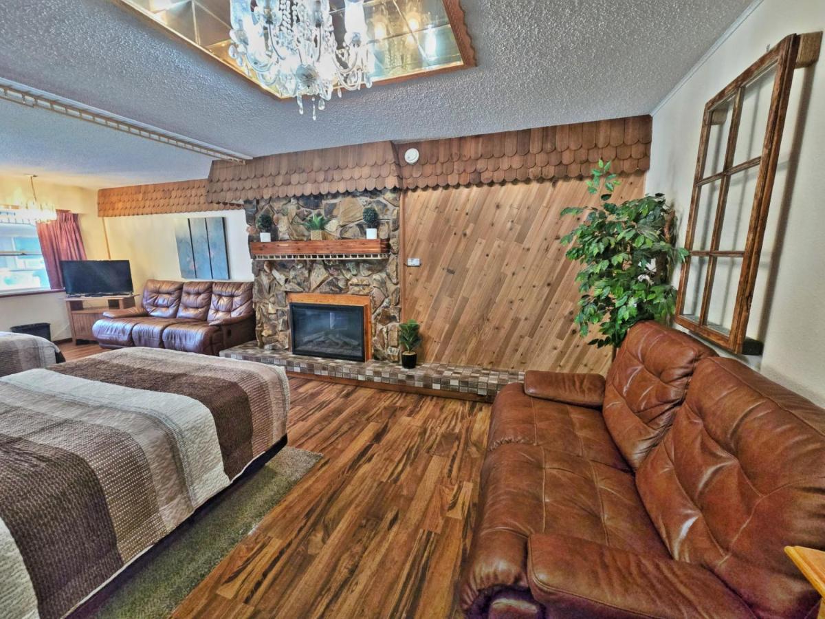  | Cedar Wood Inn