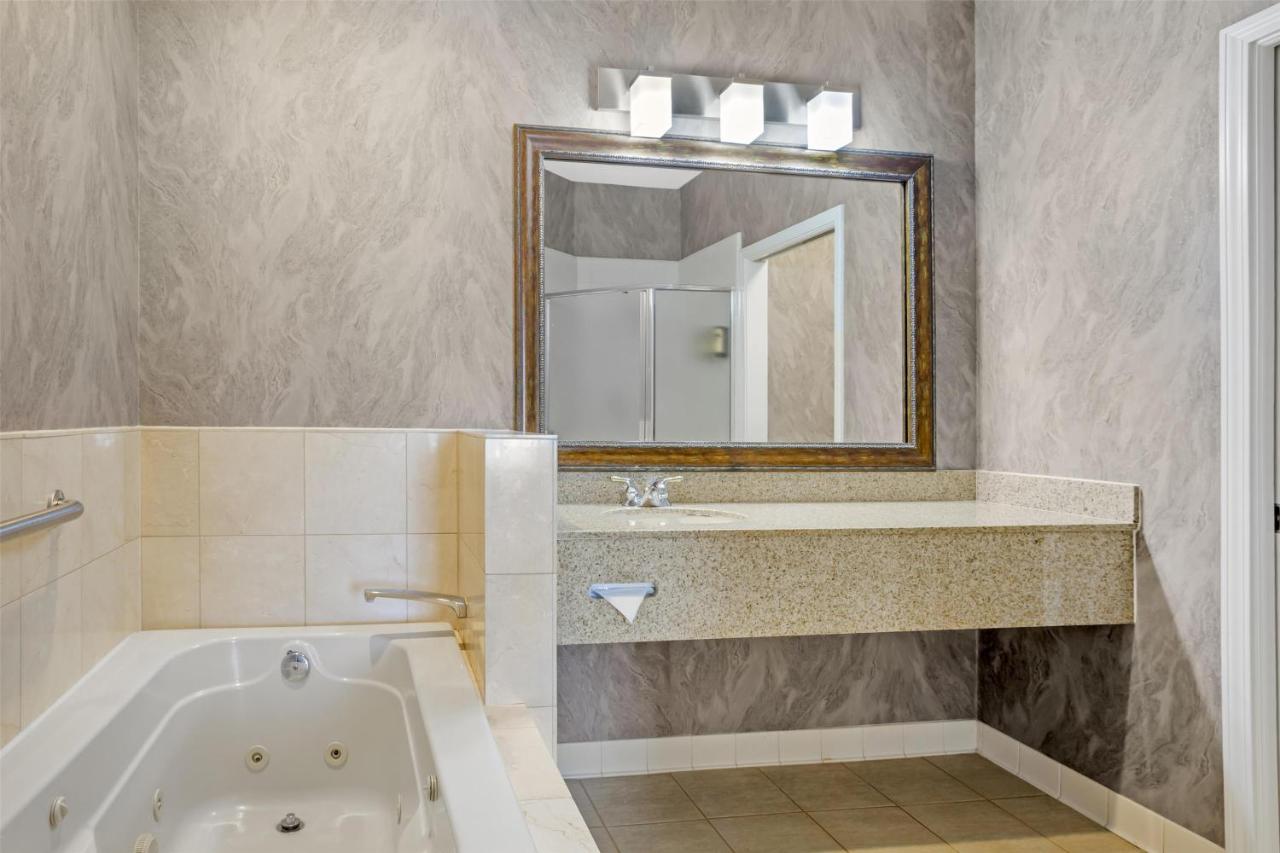 King Suite - Non-Smoking at Best Western Plus Dixon Davis