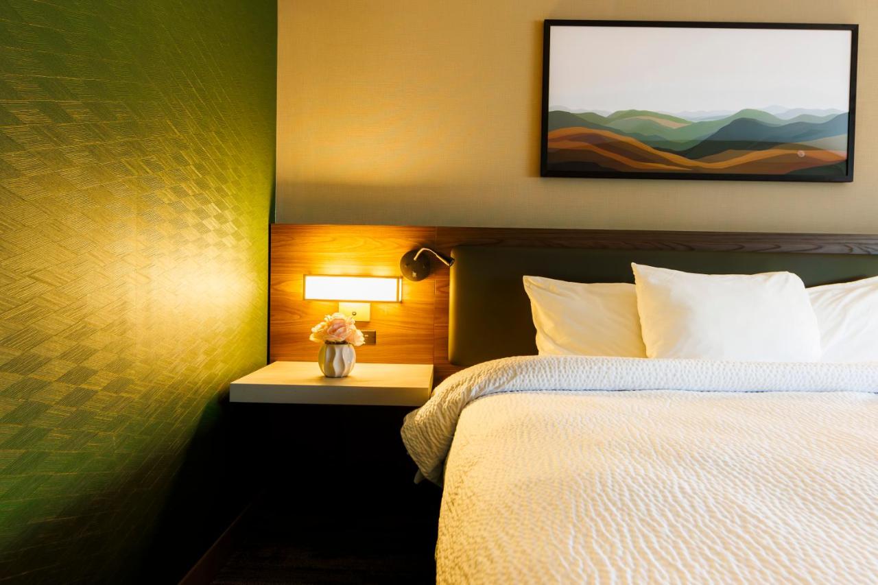 | Monarch Hotel & Conference Center