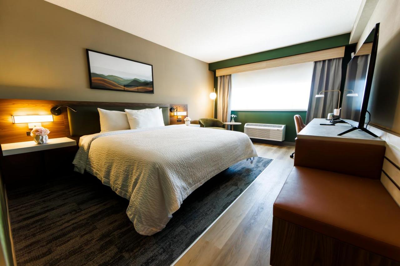 | Monarch Hotel & Conference Center