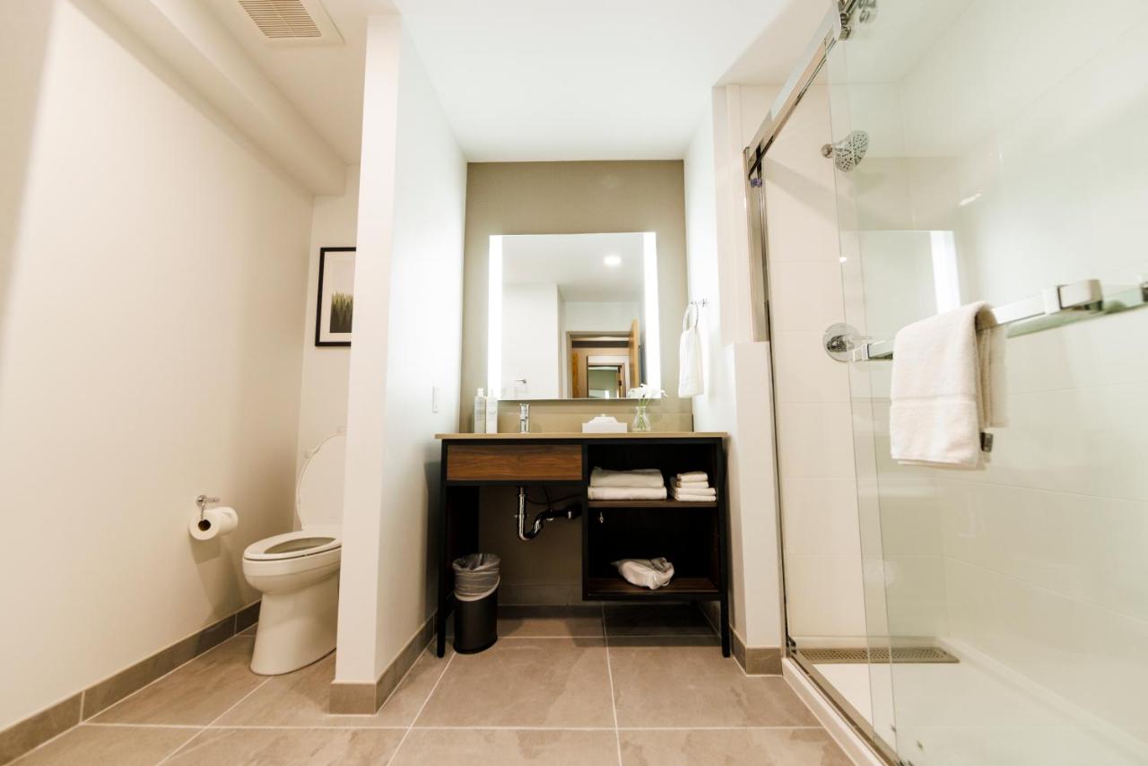 | Monarch Hotel & Conference Center