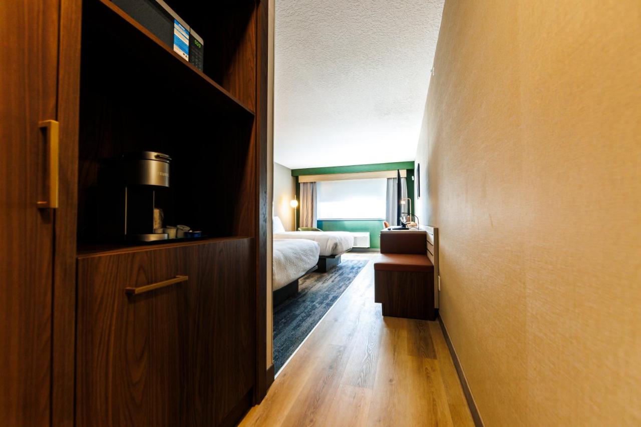 | Monarch Hotel & Conference Center