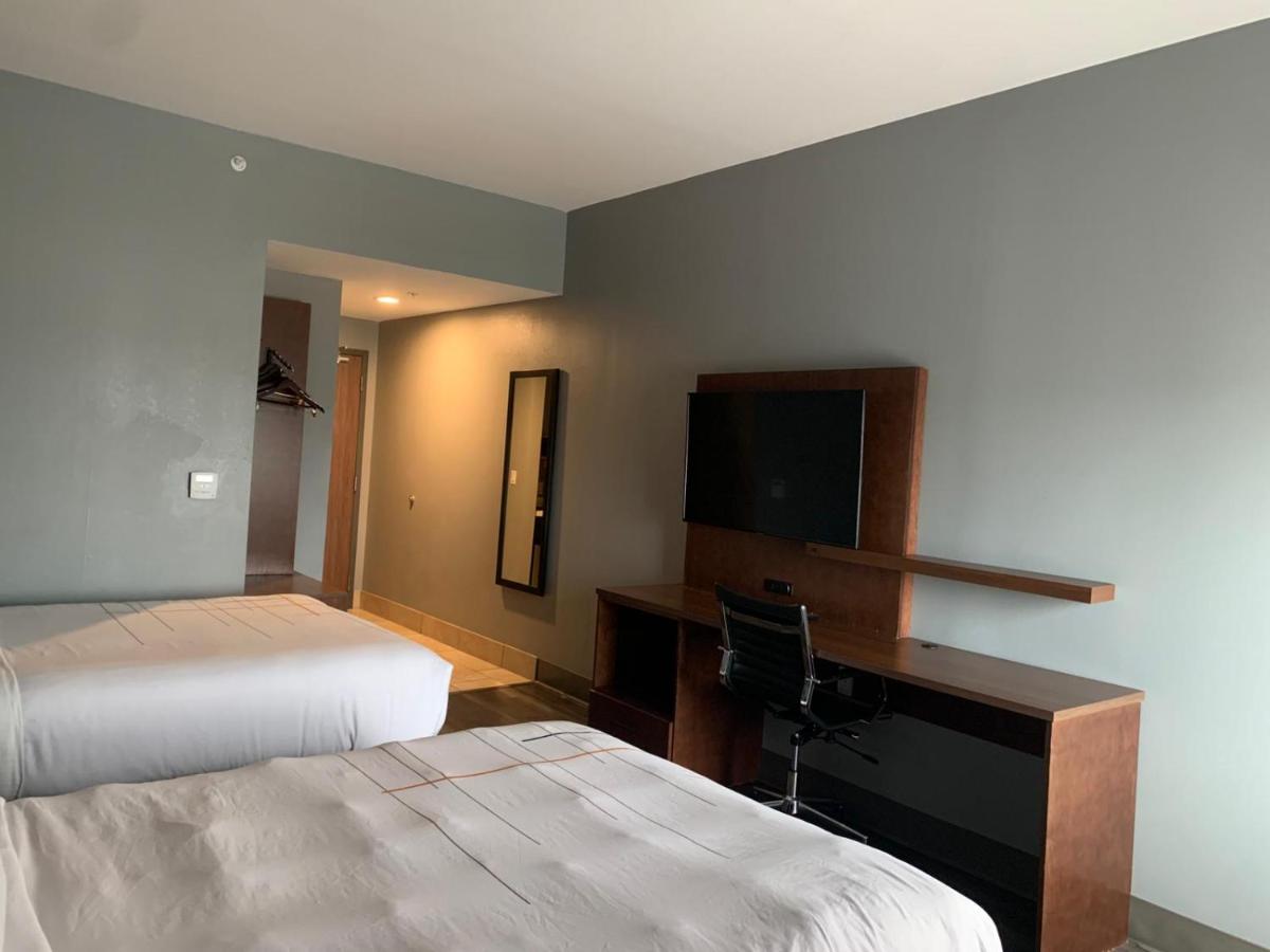 Queen Room with Two Queen Beds - Non-Smoking at La Quinta Inn & Suites by Wyndham Louisville NE/Old Henry Rd