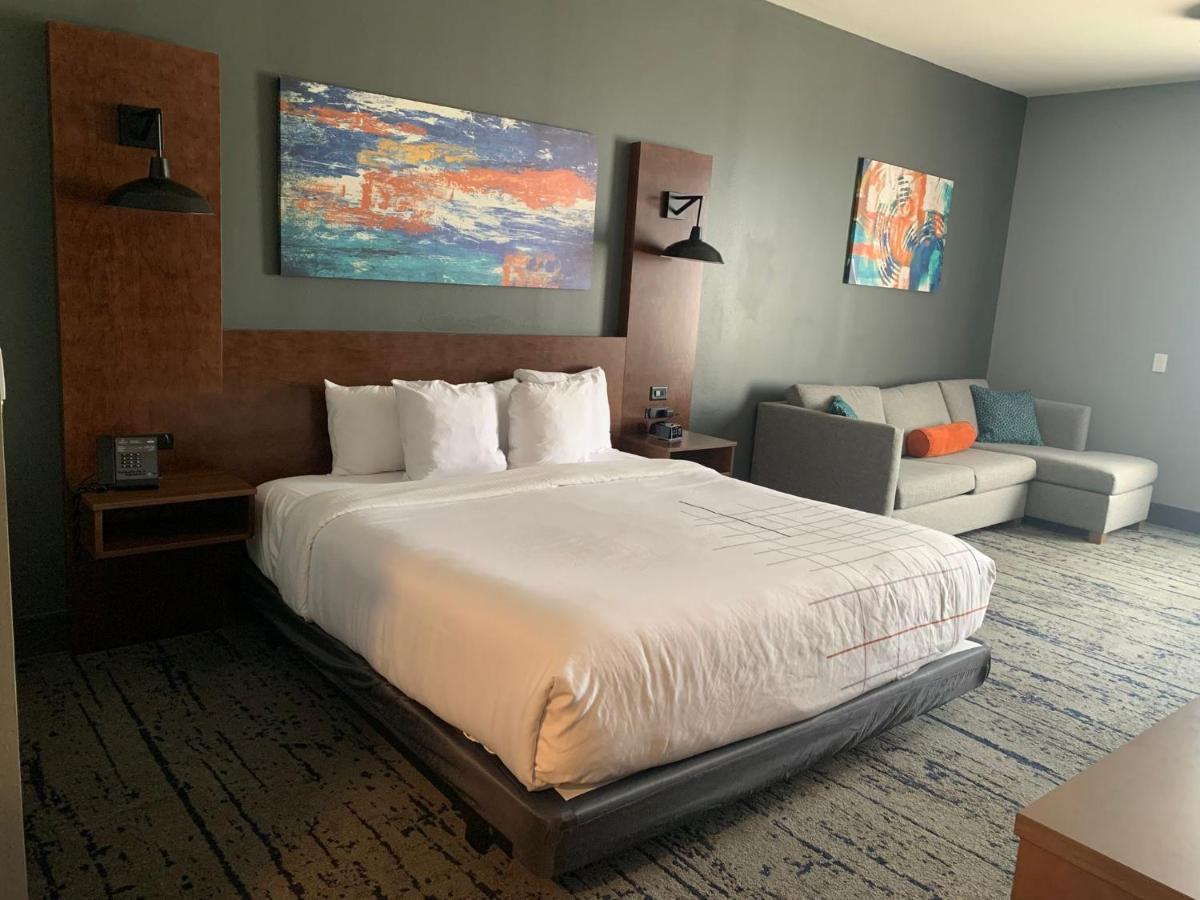 1 King Bed, Mobility Accessible Superior Room, Non-Smoking at La Quinta Inn & Suites by Wyndham Louisville NE/Old Henry Rd