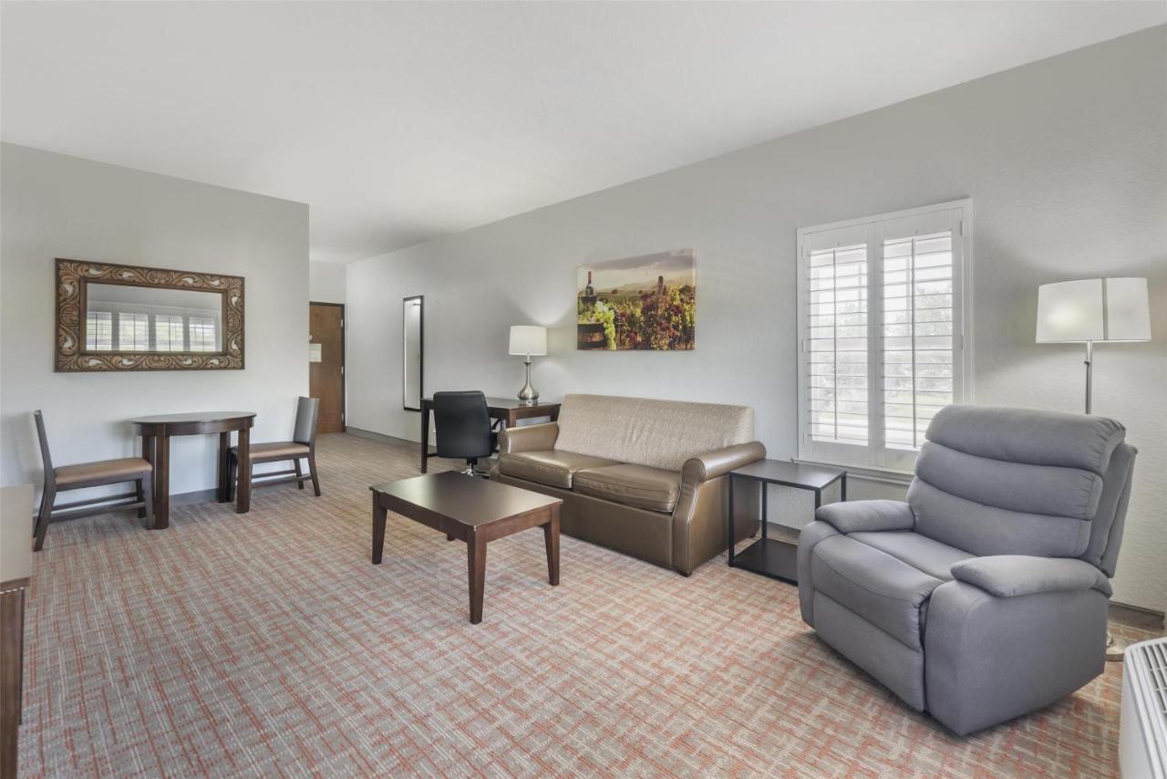  | Best Western Plus Fredericksburg