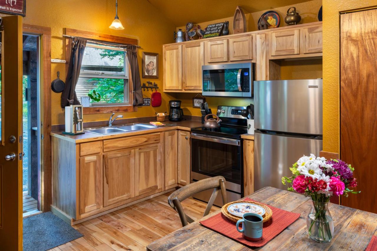  | Eureka Sunset Cabins