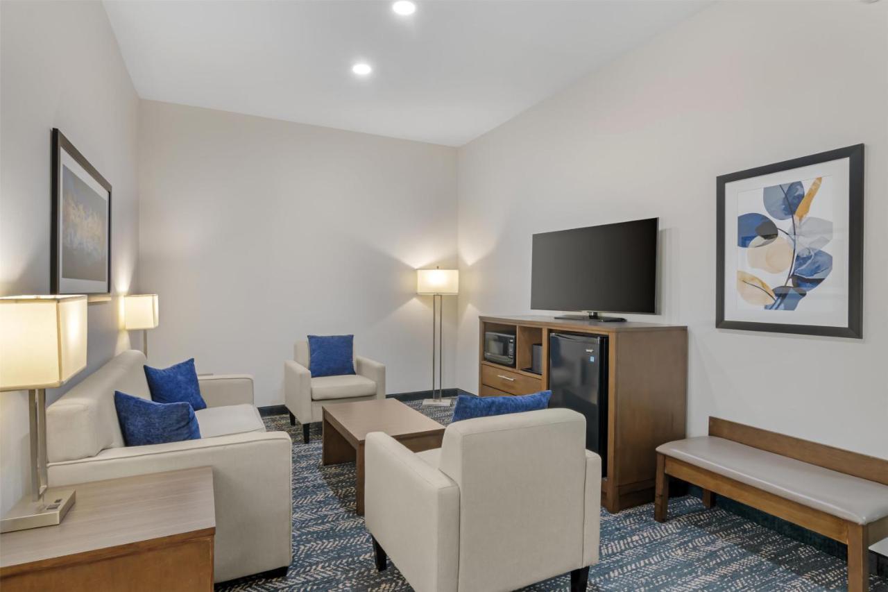 King Suite - Non-Smoking at Best Western Plus Washington Hotel