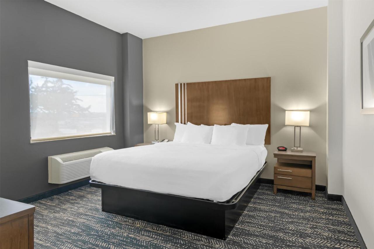 King Suite - Non-Smoking at Best Western Plus Washington Hotel