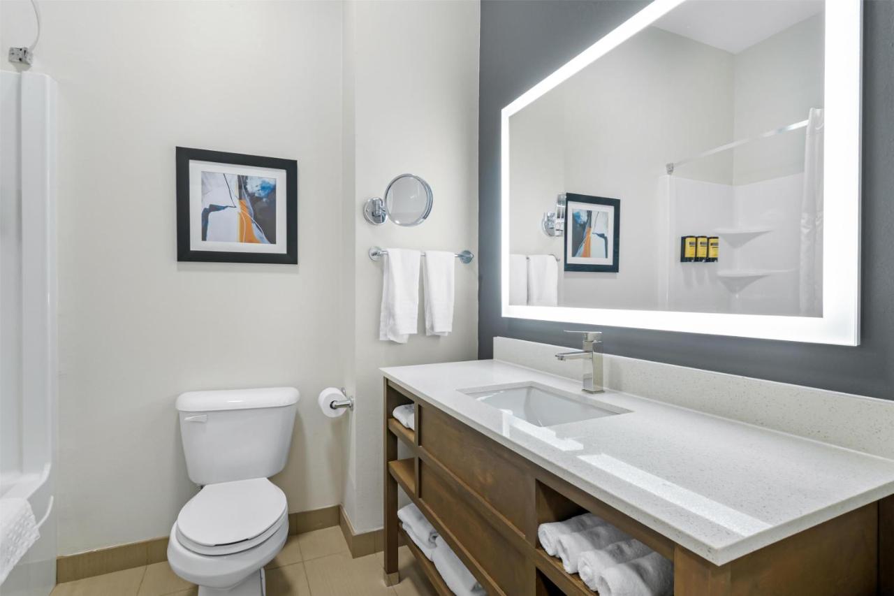 Queen Room with Two Queen Beds - Non-Smoking at Best Western Plus Washington Hotel