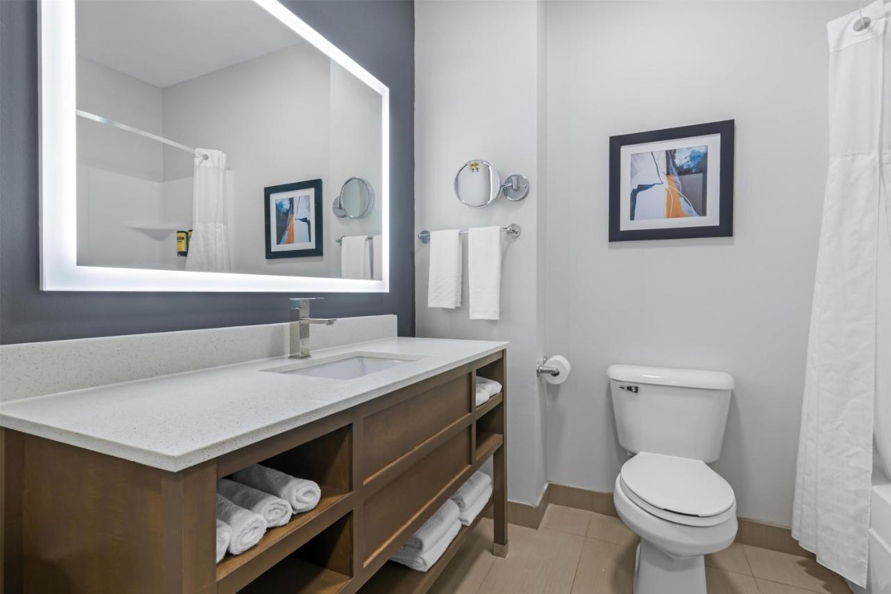 King Room - Non-Smoking at Best Western Plus Washington Hotel