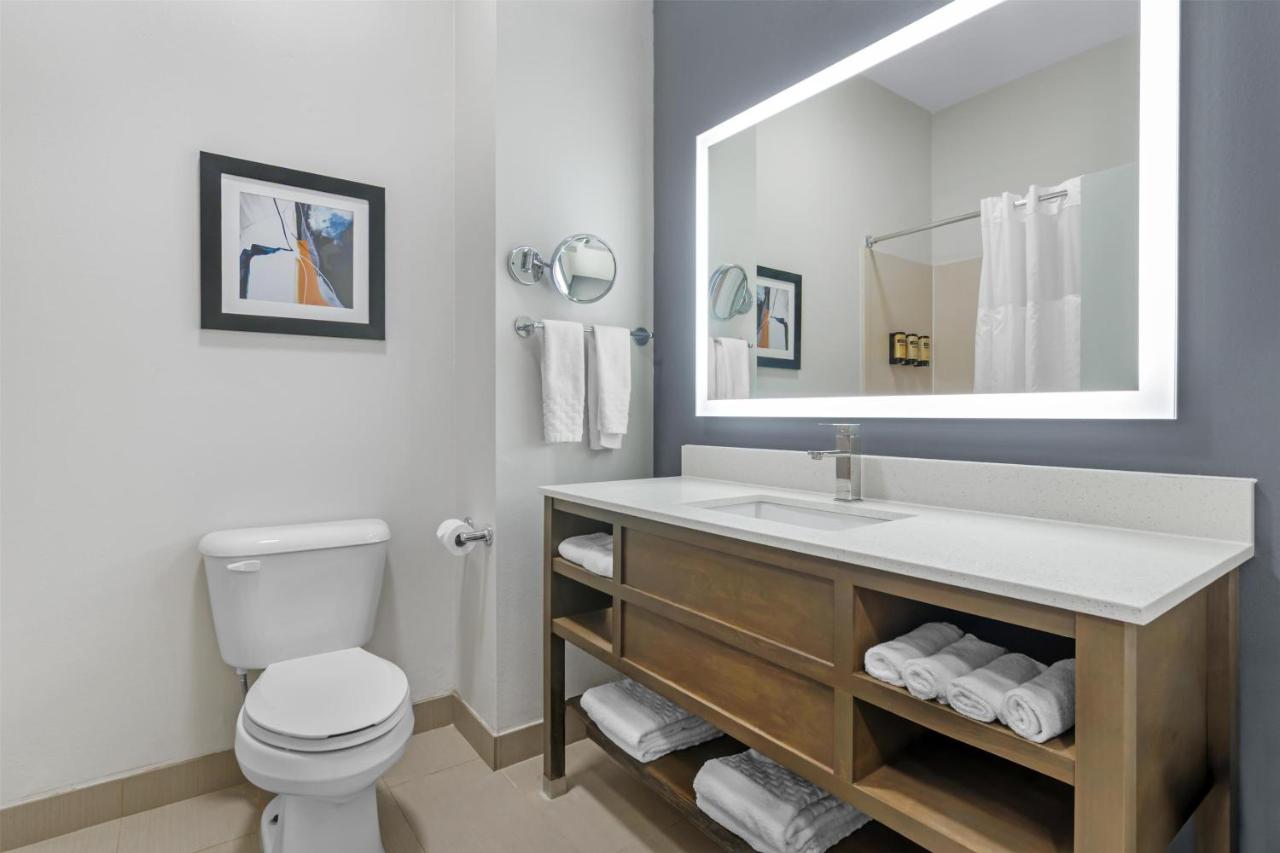 King Suite - Non-Smoking at Best Western Plus Washington Hotel