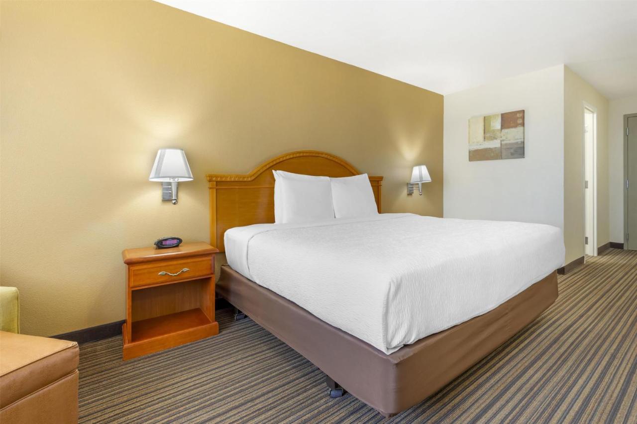 King Room with Bathtub - Disability Access/Non-Smoking at Best Western East El Paso Inn