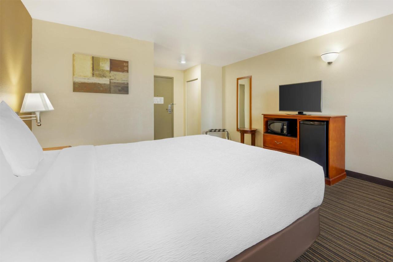 King Room with Bathtub - Disability Access/Non-Smoking at Best Western East El Paso Inn