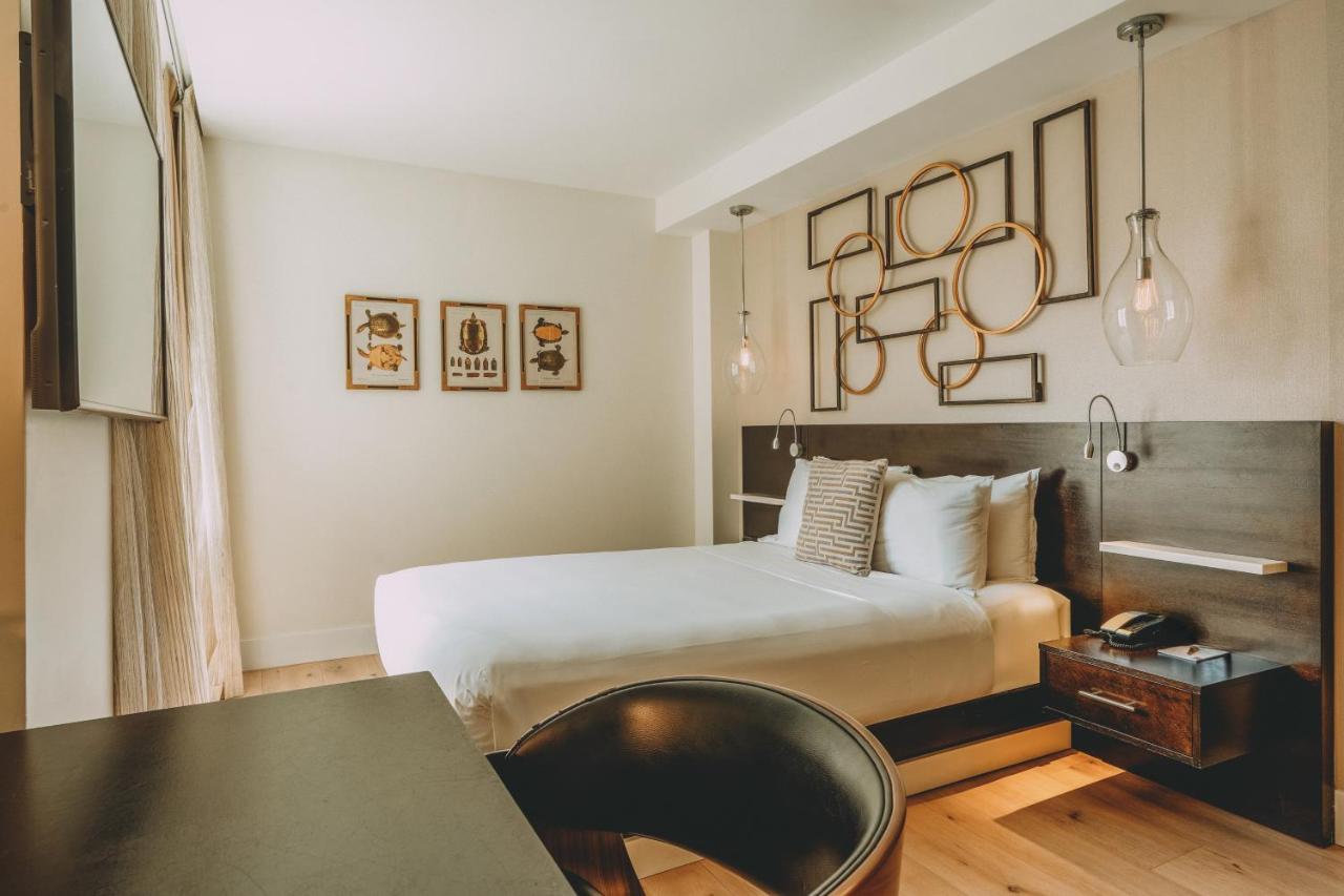 Deluxe Double Room with City View at Iberostar Waves Berkeley Shore