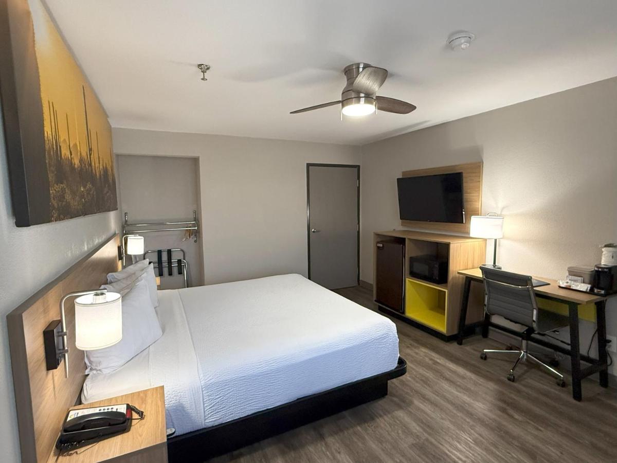 King Room - Mobility Access/Non-Smoking - Non Pet Friendly at Days Inn by Wyndham Yuma