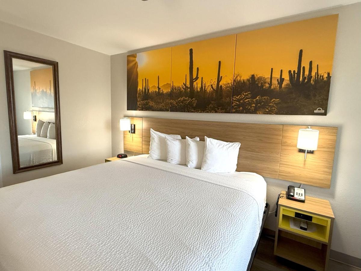King Room - Non-Smoking - Non Pet Friendly at Days Inn by Wyndham Yuma