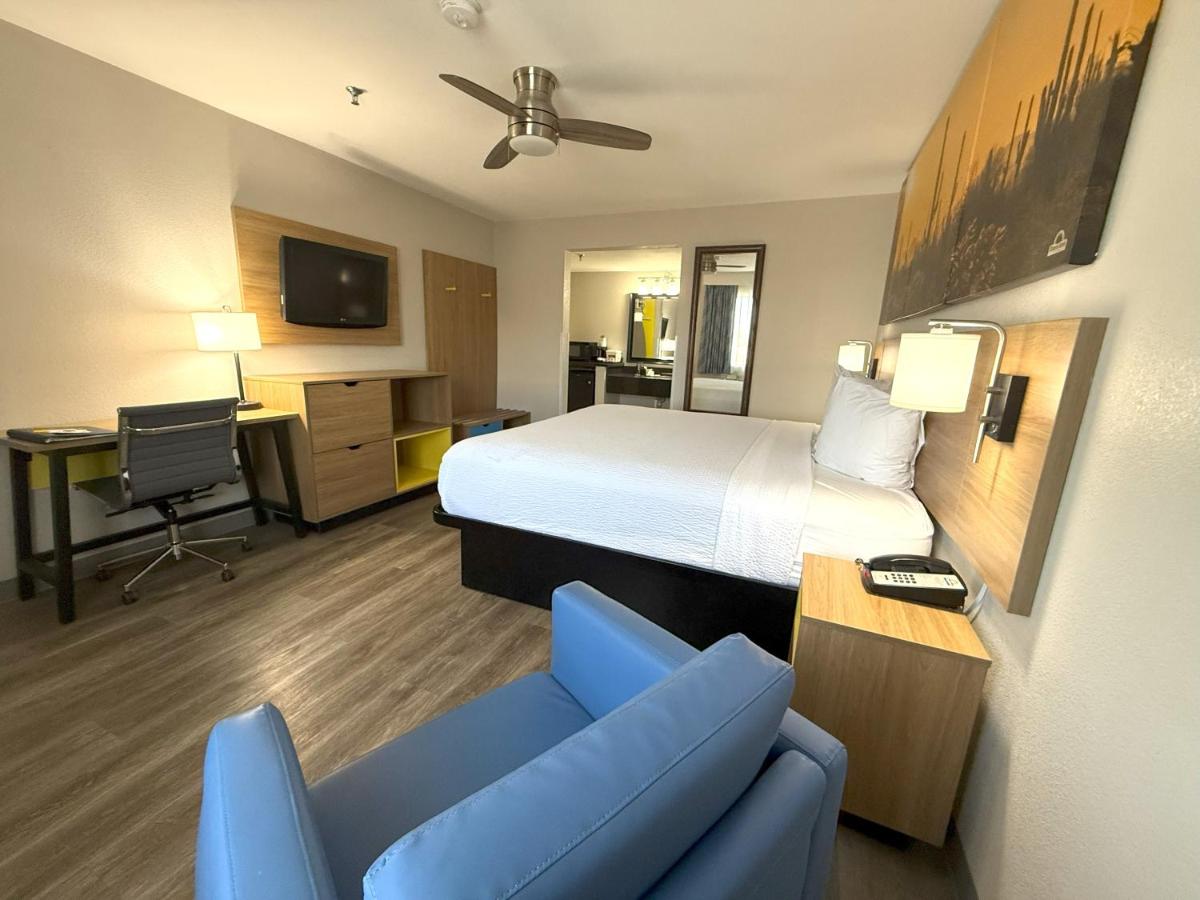 King Room - Non-Smoking - Non Pet Friendly at Days Inn by Wyndham Yuma
