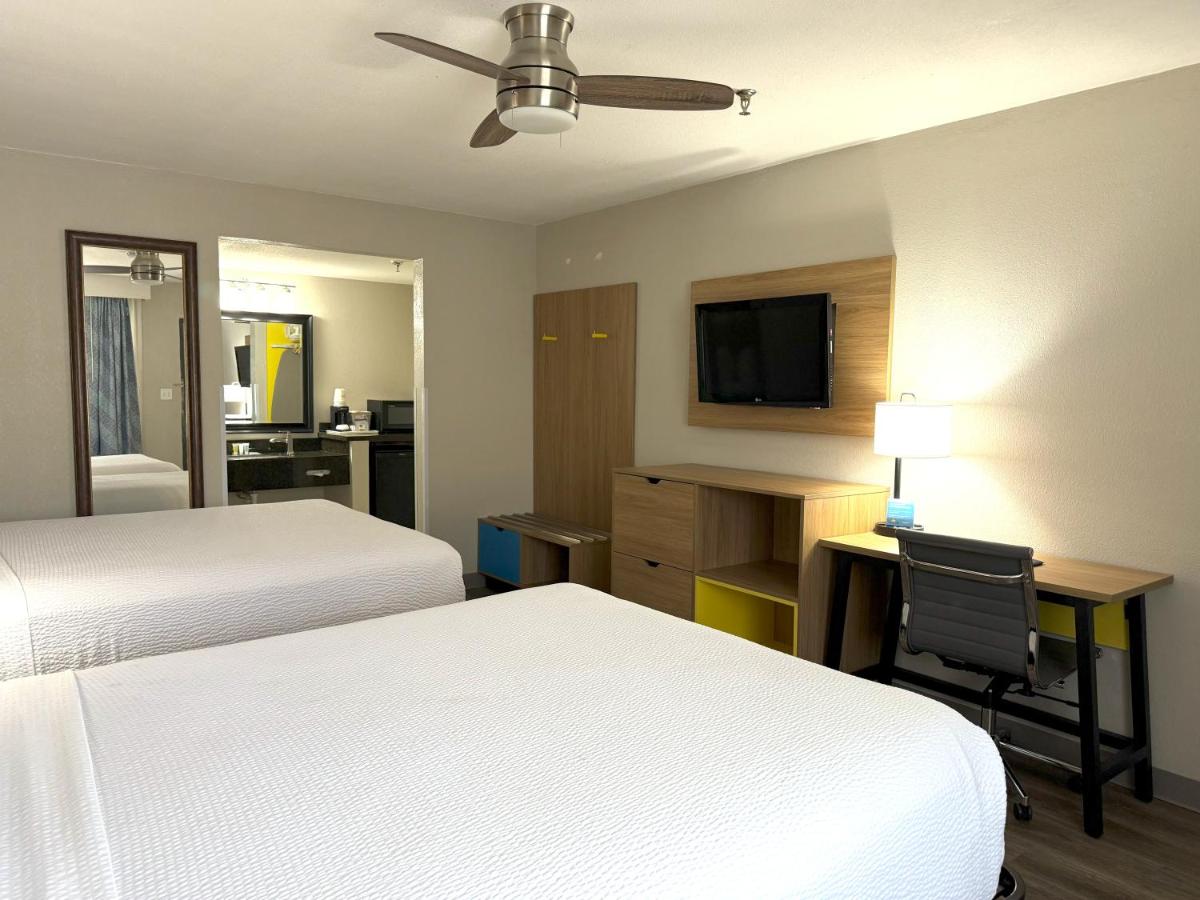 Standard Room With Two Queen Beds - Non-Smoking - Pet Friendly at Days Inn by Wyndham Yuma