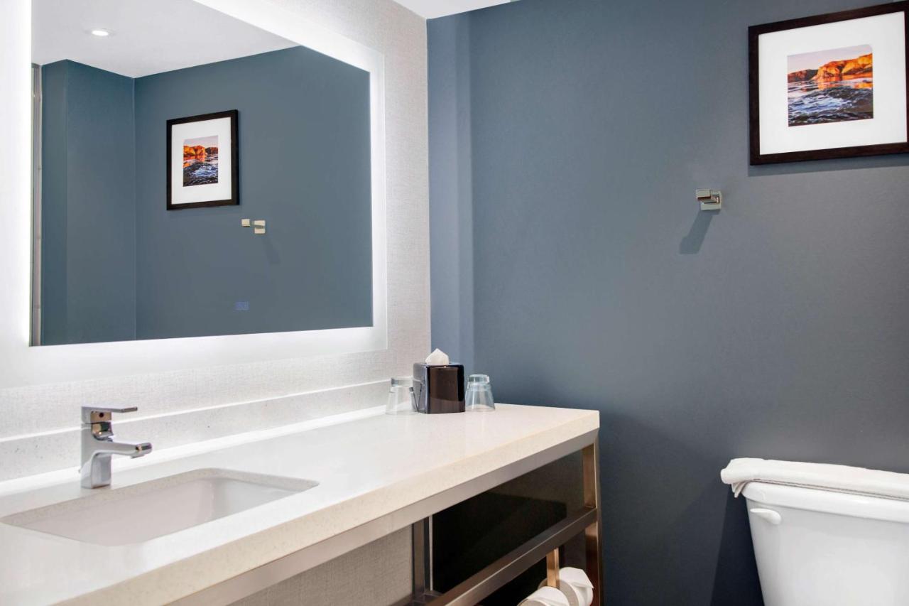 Room #247027408 at Hilton Garden Inn North Phoenix Scottsdale