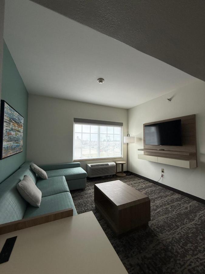 Executive King Room at La Quinta Inn & Suites by Wyndham Searcy