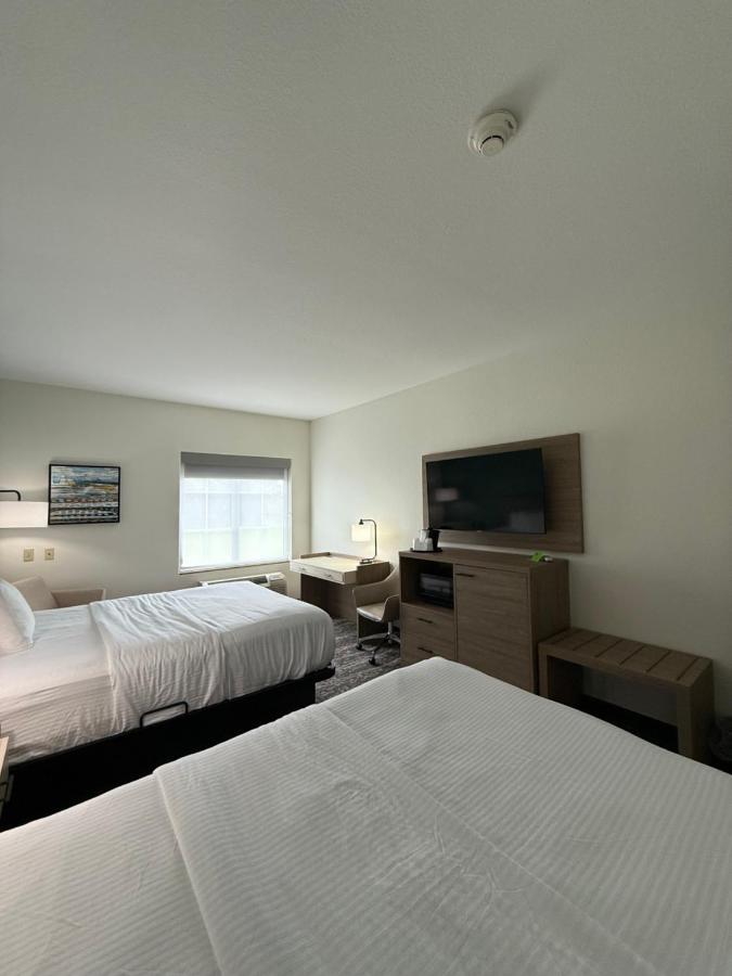 Deluxe Queen Room with Two Queen Beds at La Quinta Inn & Suites by Wyndham Searcy