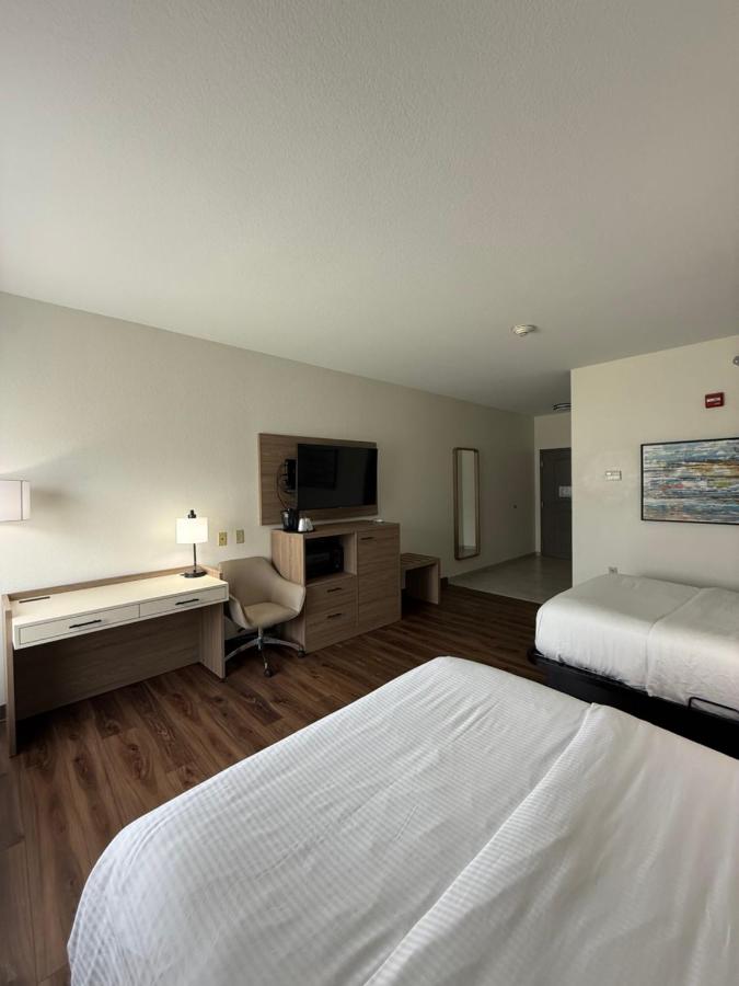Queen Room with Two Queen Beds - Mobility Access/Non-Smoking at La Quinta Inn & Suites by Wyndham Searcy