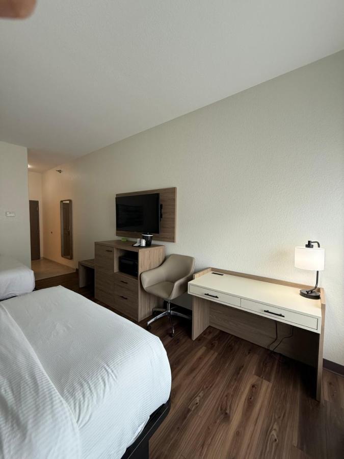 Deluxe Queen Room with Two Queen Beds at La Quinta Inn & Suites by Wyndham Searcy